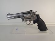 Smith & Wesson 617-6 4"