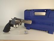 Smith & Wesson 617-6 4"