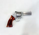 SMITH &amp; WESSON 686 Engraving