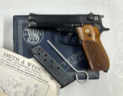 Smith & Wesson 39 ~ 1980