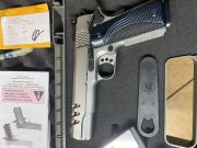 SMITH &amp; WESSON performace center